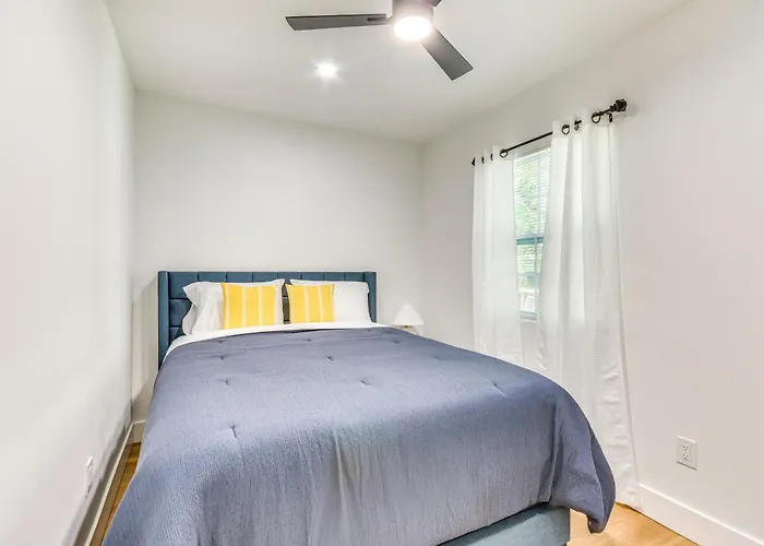 Walk To Parks & Dining: Family Home! * Pensacola
