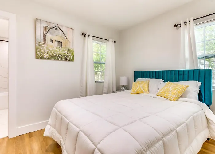 Holiday home Walk To Parks & Dining: Family Home! *