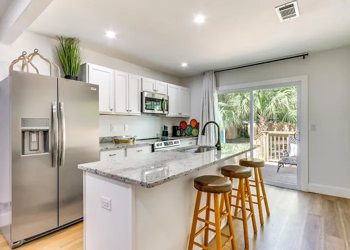Walk To Parks & Dining: Family Home!