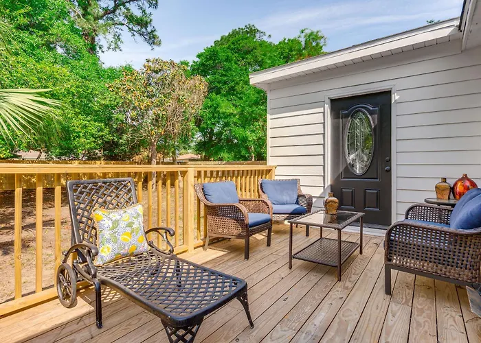 Walk To Parks & Dining: Family Home! Holiday home Pensacola