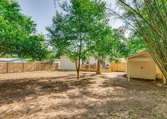 Walk To Parks & Dining: Family Home! * Pensacola