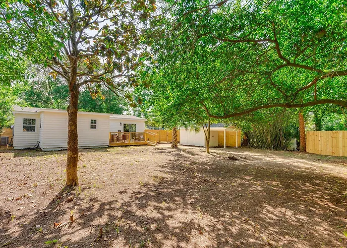 Walk To Parks & Dining: Family Home! * Pensacola